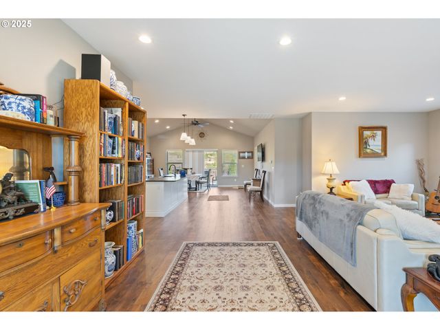 263 WIL Way, Winston, OR 97496