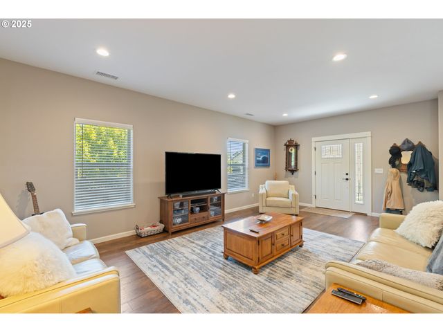 263 WIL Way, Winston, OR 97496