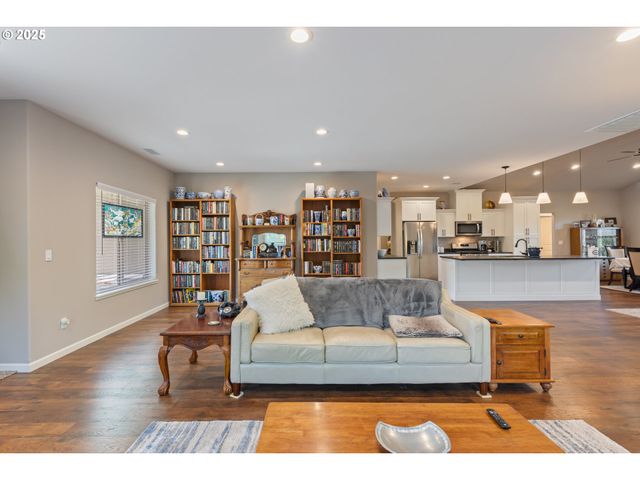 263 WIL Way, Winston, OR 97496