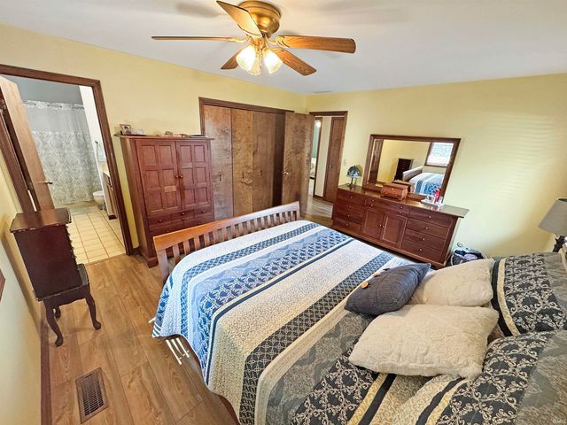 7711 Woodland Drive, Newburgh, IN 47630