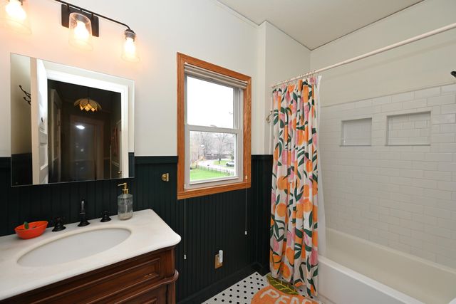 417 S Riverside Drive, Winamac, IN 46996