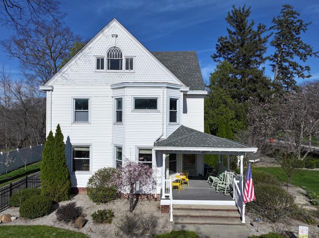 417 S Riverside Drive, Winamac, IN 46996