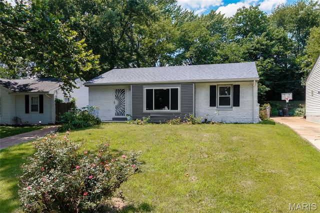 145 Chateau Drive, Florissant, MO 63031