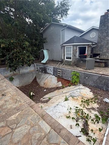 1004 Roach Street, Mayodan, NC 27027