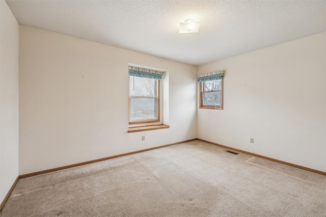 1070 50th Street 6A, West Des Moines, IA 50266