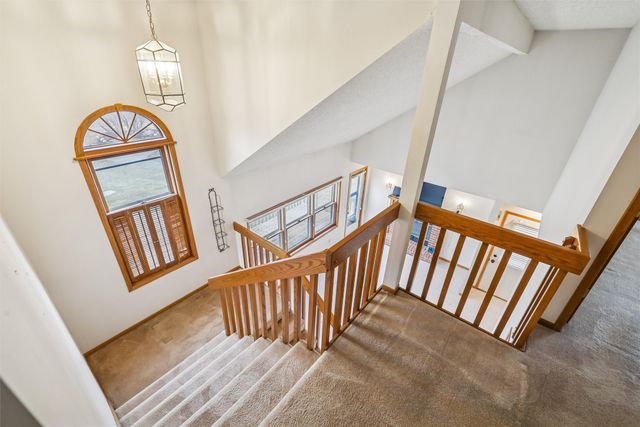 1070 50th Street 6A, West Des Moines, IA 50266