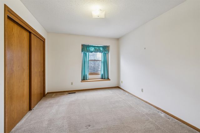 1070 50th Street 6A, West Des Moines, IA 50266