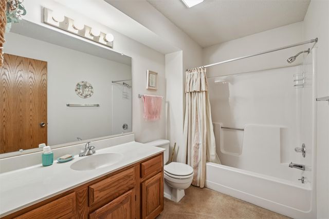 1070 50th Street 6A, West Des Moines, IA 50266