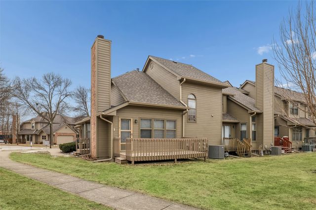1070 50th Street 6A, West Des Moines, IA 50266