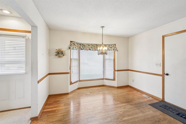 1070 50th Street 6A, West Des Moines, IA 50266