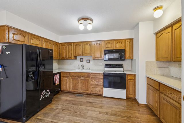 1070 50th Street 6A, West Des Moines, IA 50266