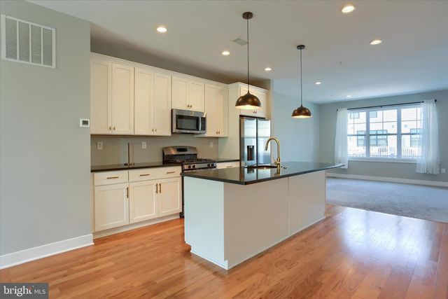 320 WALNUT ST, Collegeville, PA 19426