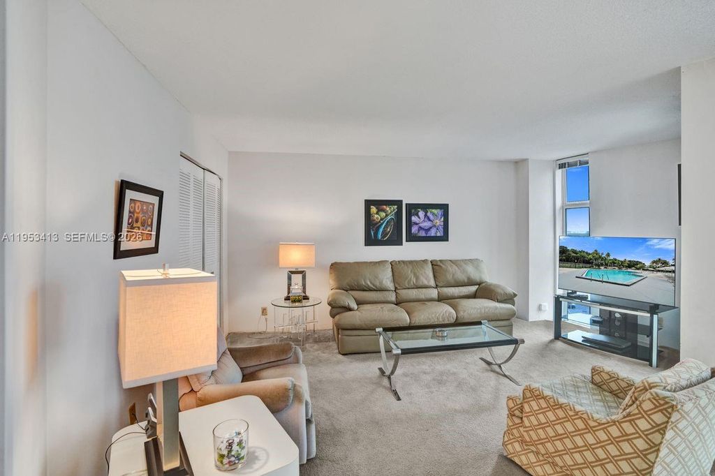 Image 16 of property listing at 100 Bayview Dr 1401, Sunny Isles Beach, FL 33160