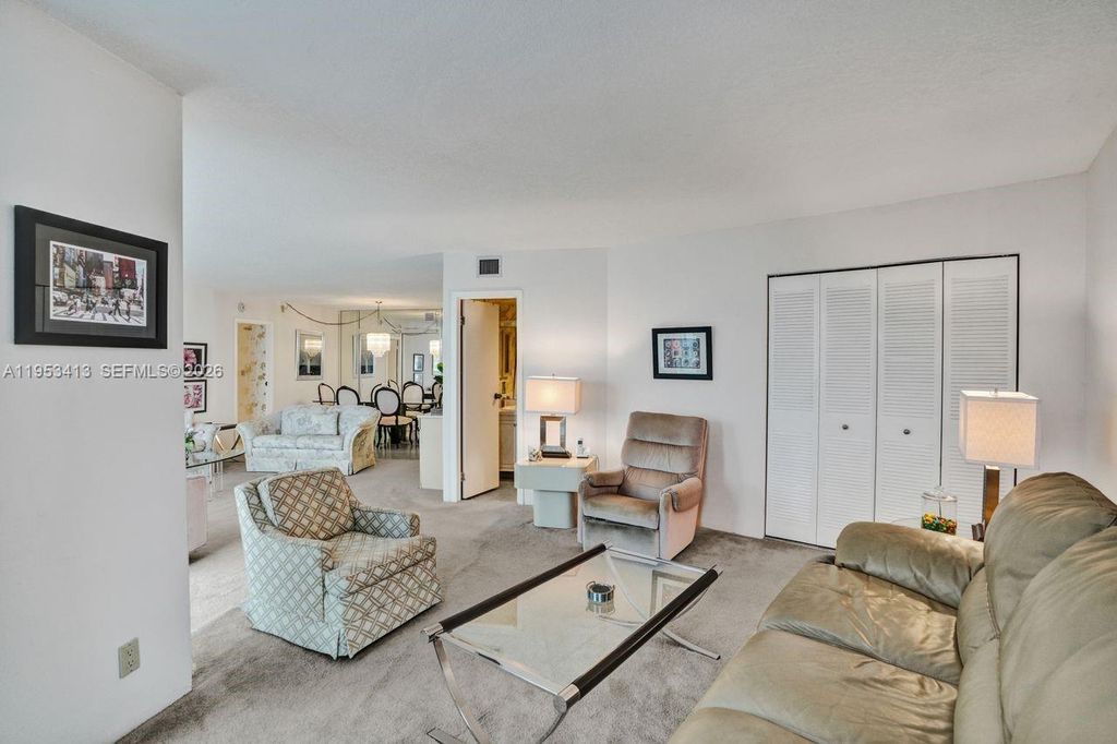 Image 18 of property listing at 100 Bayview Dr 1401, Sunny Isles Beach, FL 33160
