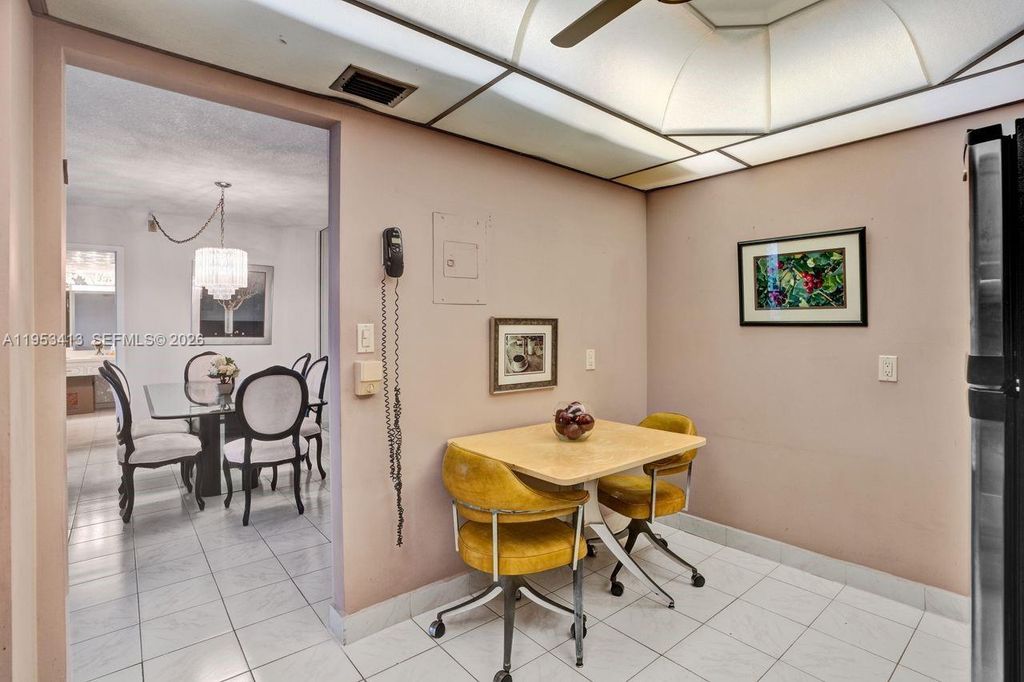 Image 21 of property listing at 100 Bayview Dr 1401, Sunny Isles Beach, FL 33160