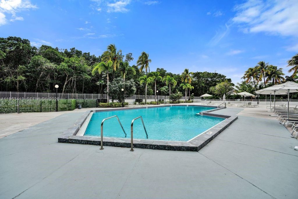 Image 22 of property listing at 100 Bayview Dr 1401, Sunny Isles Beach, FL 33160