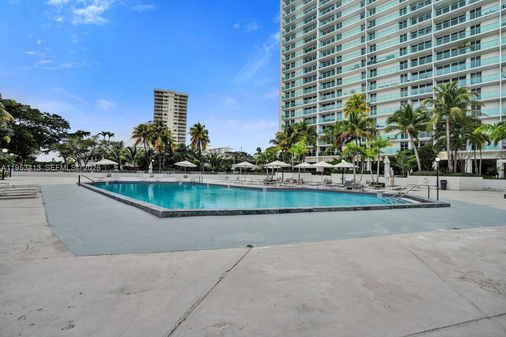 Image 23 of property listing at 100 Bayview Dr 1401, Sunny Isles Beach, FL 33160