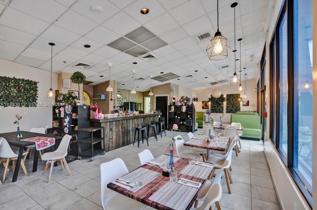 Image 24 of property listing at 100 Bayview Dr 1401, Sunny Isles Beach, FL 33160