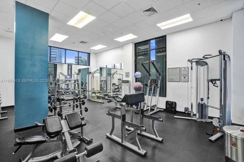 Image 28 of property listing at 100 Bayview Dr 1401, Sunny Isles Beach, FL 33160
