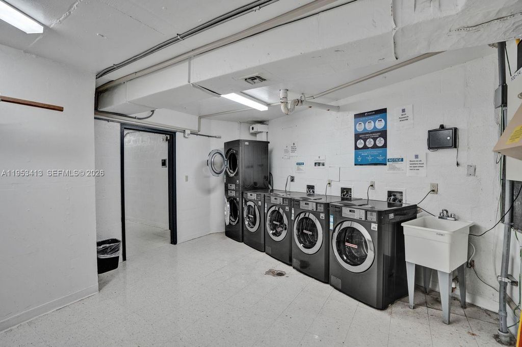 Image 30 of property listing at 100 Bayview Dr 1401, Sunny Isles Beach, FL 33160