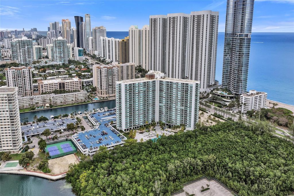 Image 33 of property listing at 100 Bayview Dr 1401, Sunny Isles Beach, FL 33160