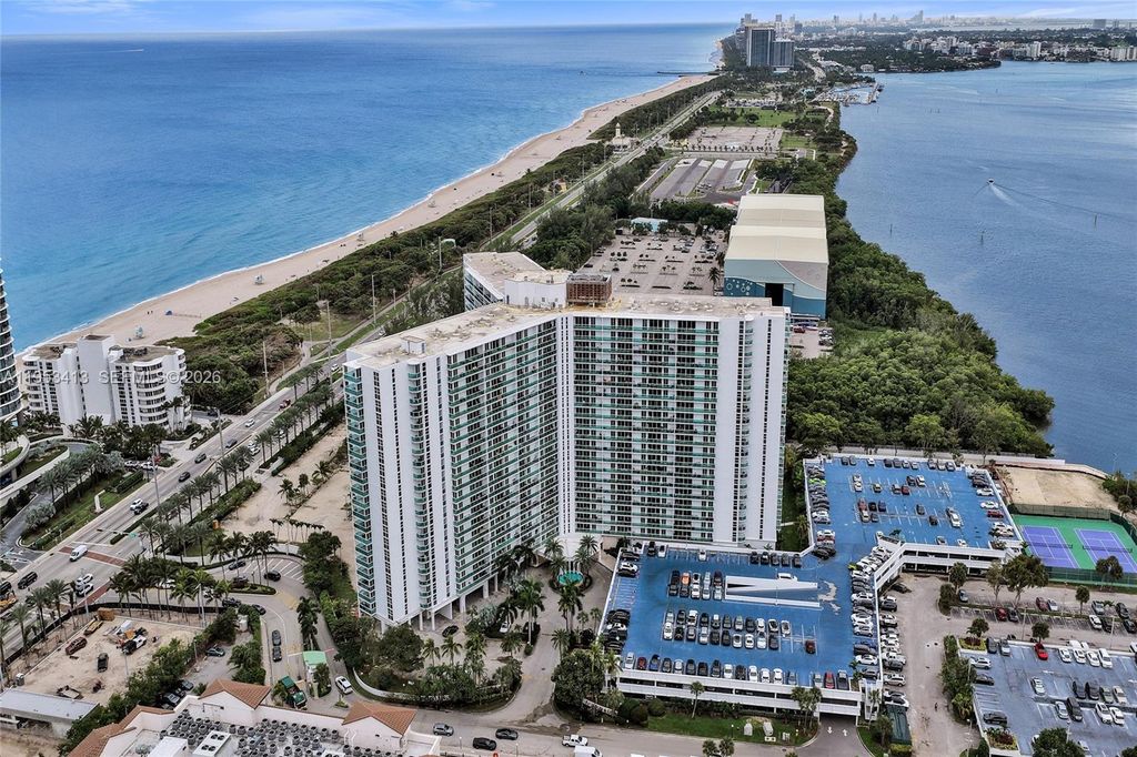 Image 35 of property listing at 100 Bayview Dr 1401, Sunny Isles Beach, FL 33160