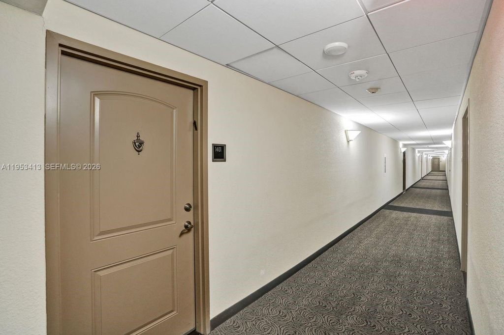 Image 37 of property listing at 100 Bayview Dr 1401, Sunny Isles Beach, FL 33160