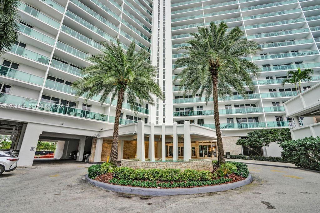 Image 38 of property listing at 100 Bayview Dr 1401, Sunny Isles Beach, FL 33160