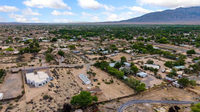 1167 Coronado Road, Corrales, NM 87048
