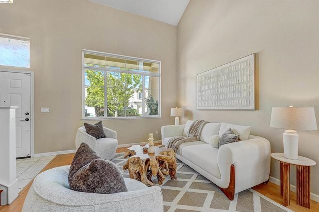 24986 SILVERTHORNE PL, Hayward, CA 94544