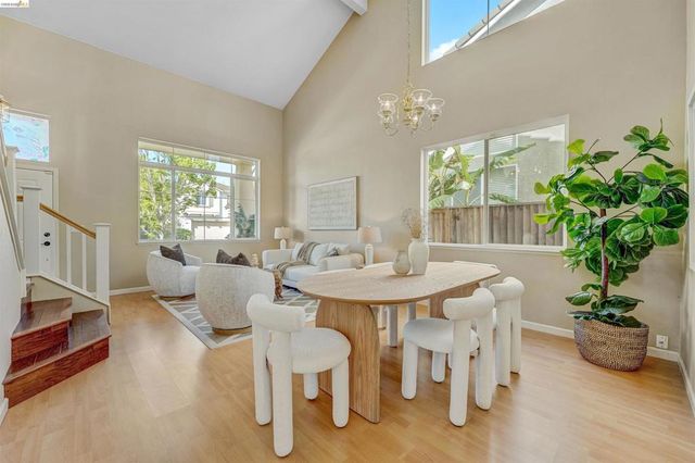 24986 SILVERTHORNE PL, Hayward, CA 94544