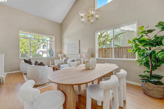 24986 SILVERTHORNE PL, Hayward, CA 94544