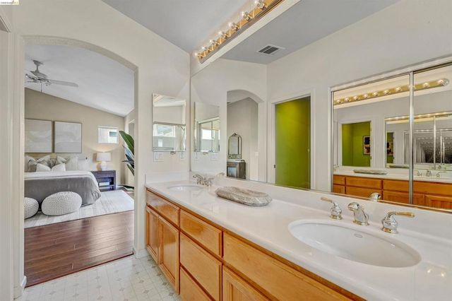 24986 SILVERTHORNE PL, Hayward, CA 94544