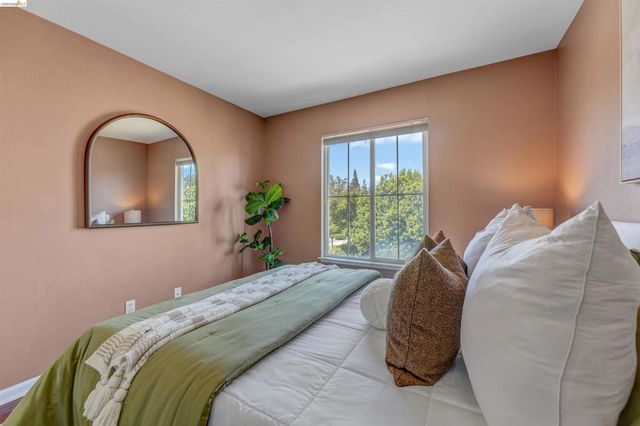 24986 SILVERTHORNE PL, Hayward, CA 94544