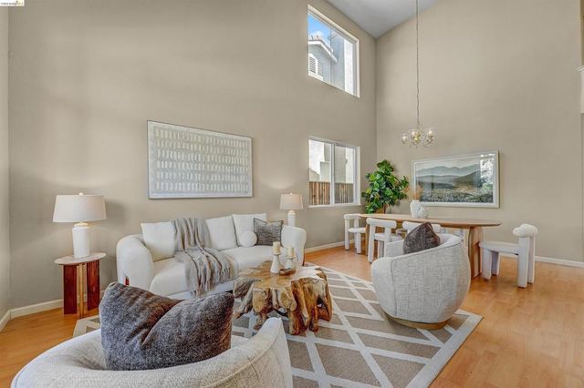 24986 SILVERTHORNE PL, Hayward, CA 94544