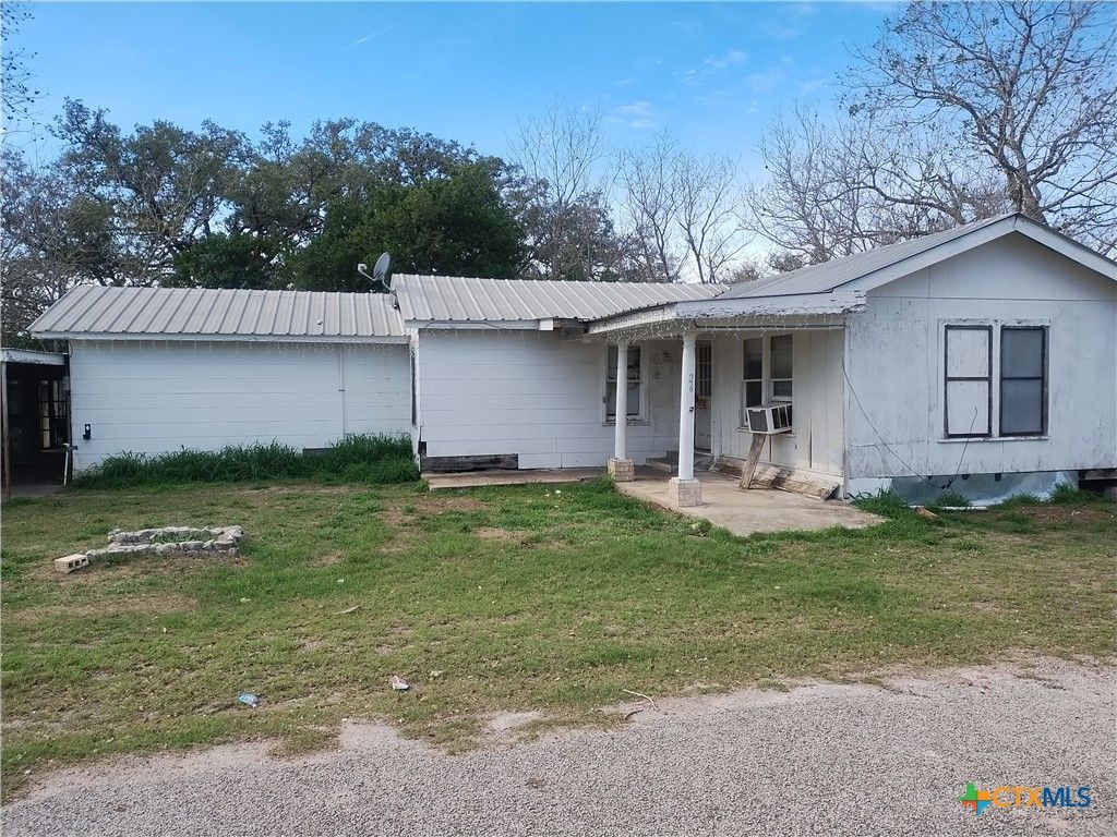 268 N Burke Street, Goliad, TX 77963