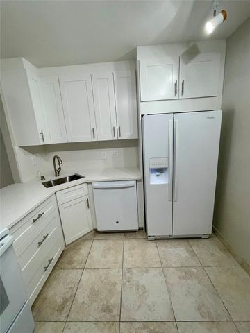 801 Three Islands Blvd 214, Hallandale Beach, FL 33009