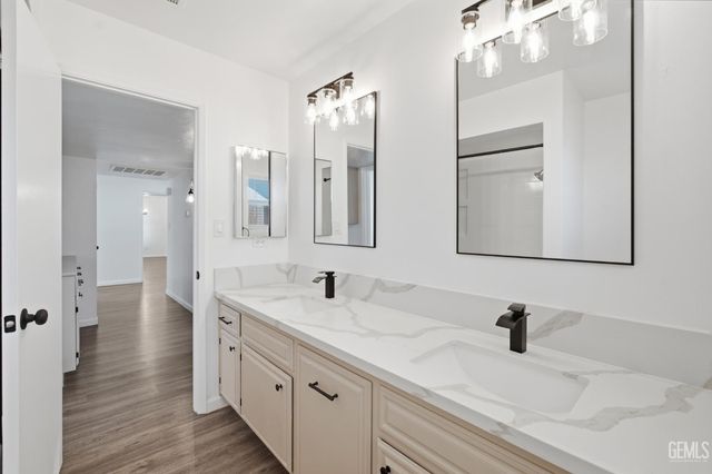 11108 Aimee Way, Bakersfield, CA 93312