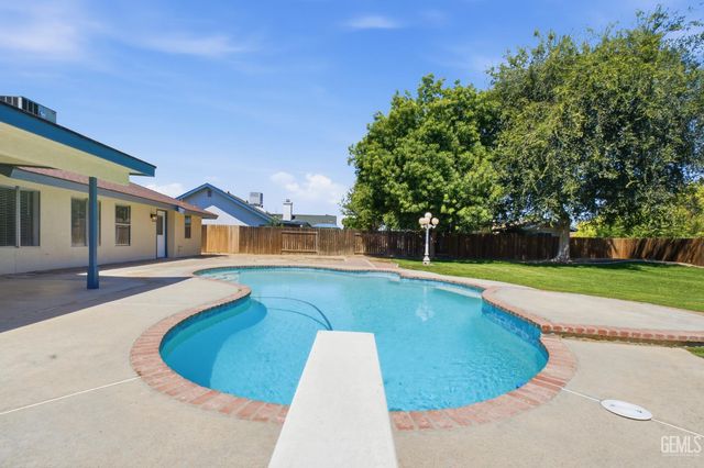 11108 Aimee Way, Bakersfield, CA 93312