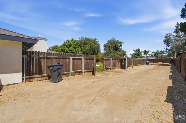 11108 Aimee Way, Bakersfield, CA 93312