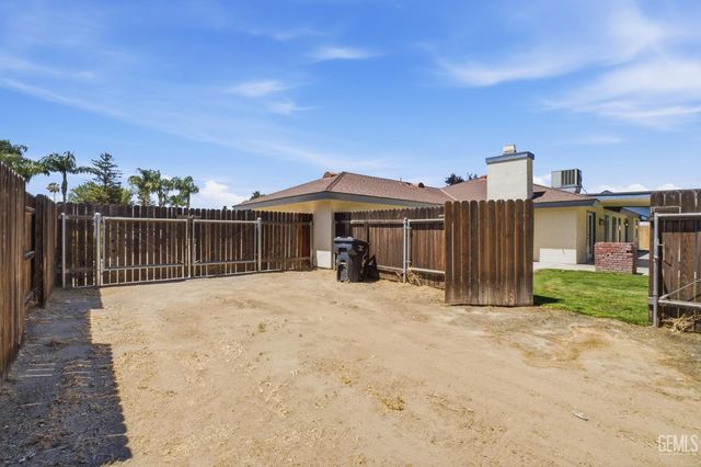 11108 Aimee Way, Bakersfield, CA 93312