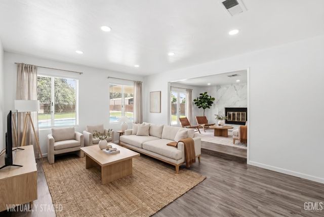 11108 Aimee Way, Bakersfield, CA 93312