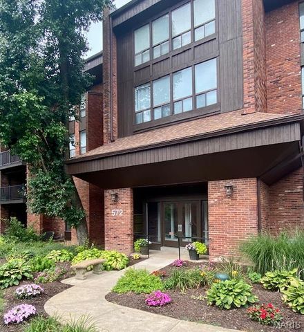 572 Coeur De Royale Drive 301, Creve Coeur, MO 63141