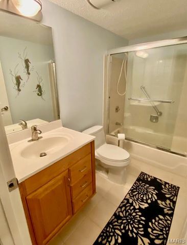 572 Coeur De Royale Drive 301, Creve Coeur, MO 63141