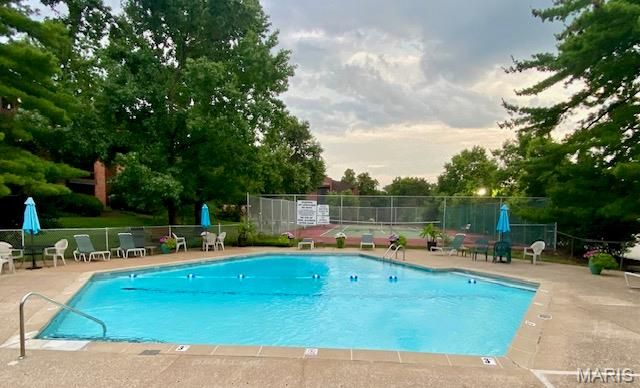 572 Coeur De Royale Drive 301, Creve Coeur, MO 63141