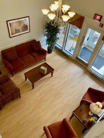 572 Coeur De Royale Drive 301, Creve Coeur, MO 63141