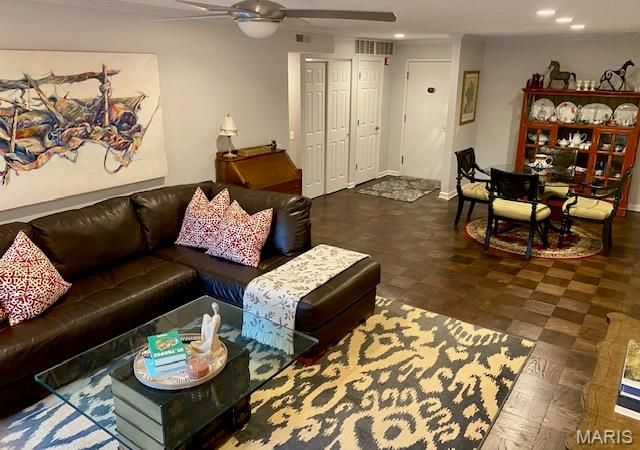 572 Coeur De Royale Drive 301, Creve Coeur, MO 63141