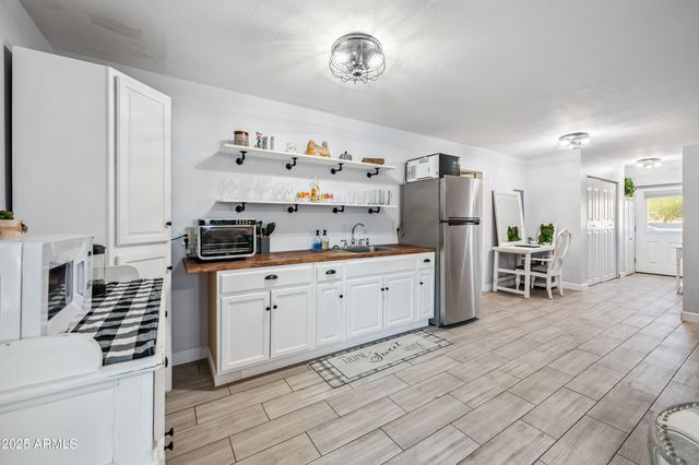 2032 E EUCLID Avenue, Phoenix, AZ 85042