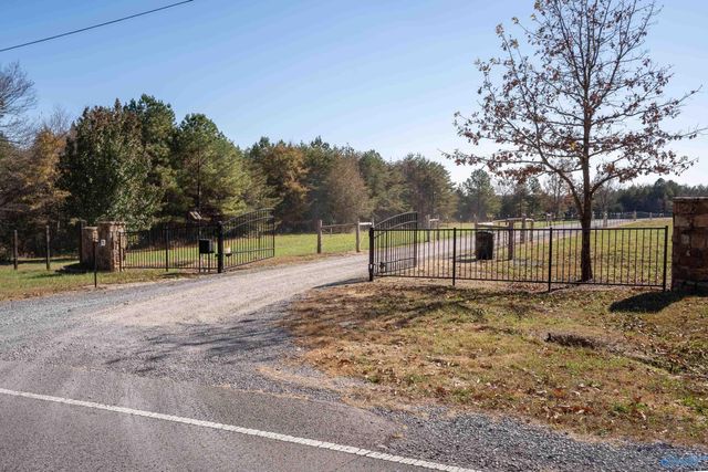 2510 Dean Road NE, Fort Payne, AL 35967