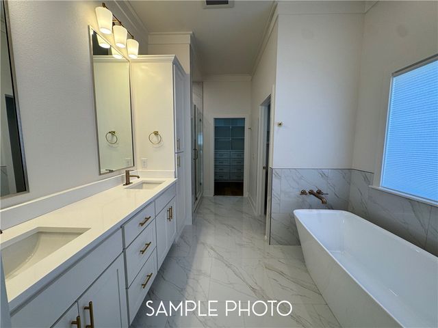 6013 S 41st Street, Rogers, AR 72758